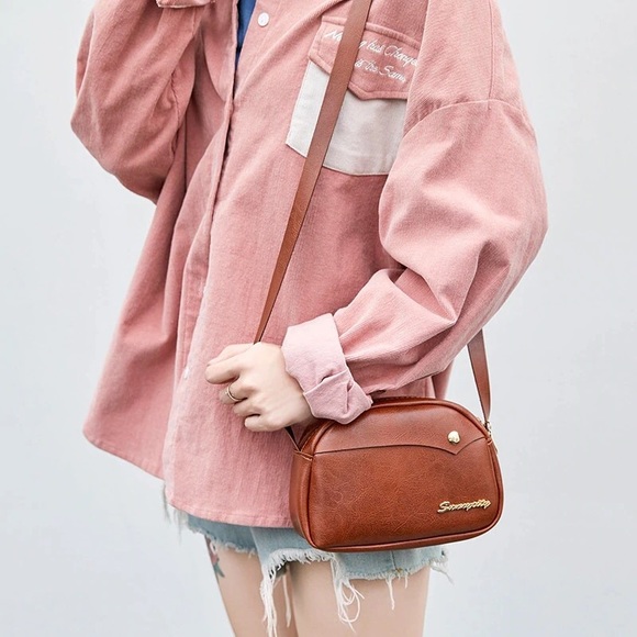 Handbags - ⚡SALE⚡Brown Faux Leather Crossbody Bag